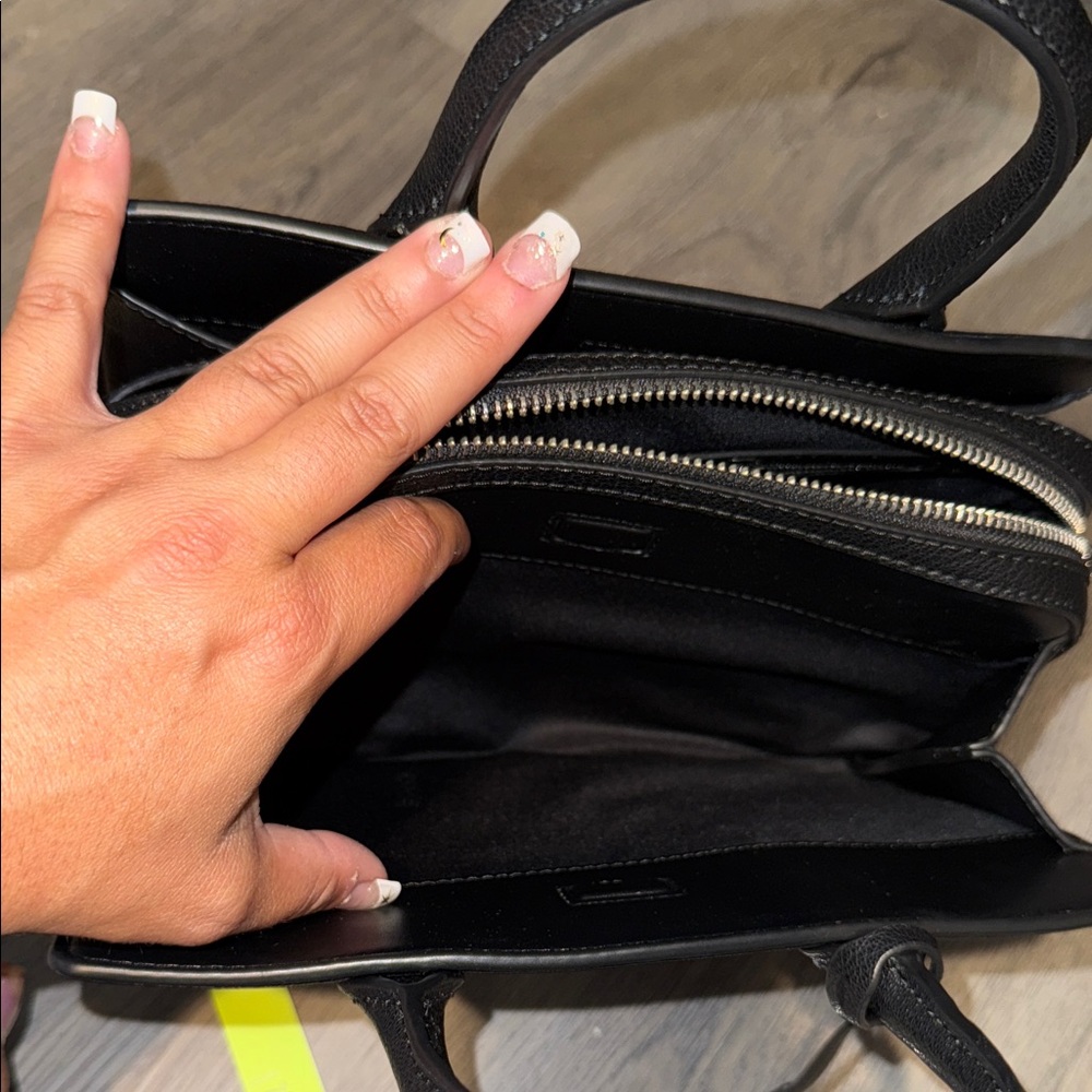 Laila Small Satchel Michael Kors Black Satchel (missing strap) - Picture 4 of 5